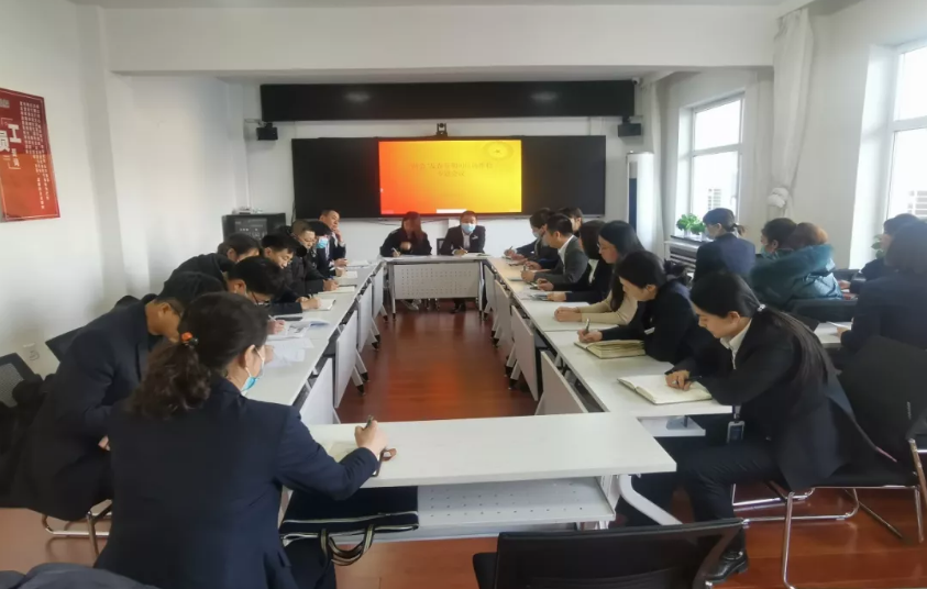 鞍勤集團、溫泉集團召開(kāi)“兩會(huì )”及元旦春節信訪(fǎng)維穩專(zhuān)題會(huì )議